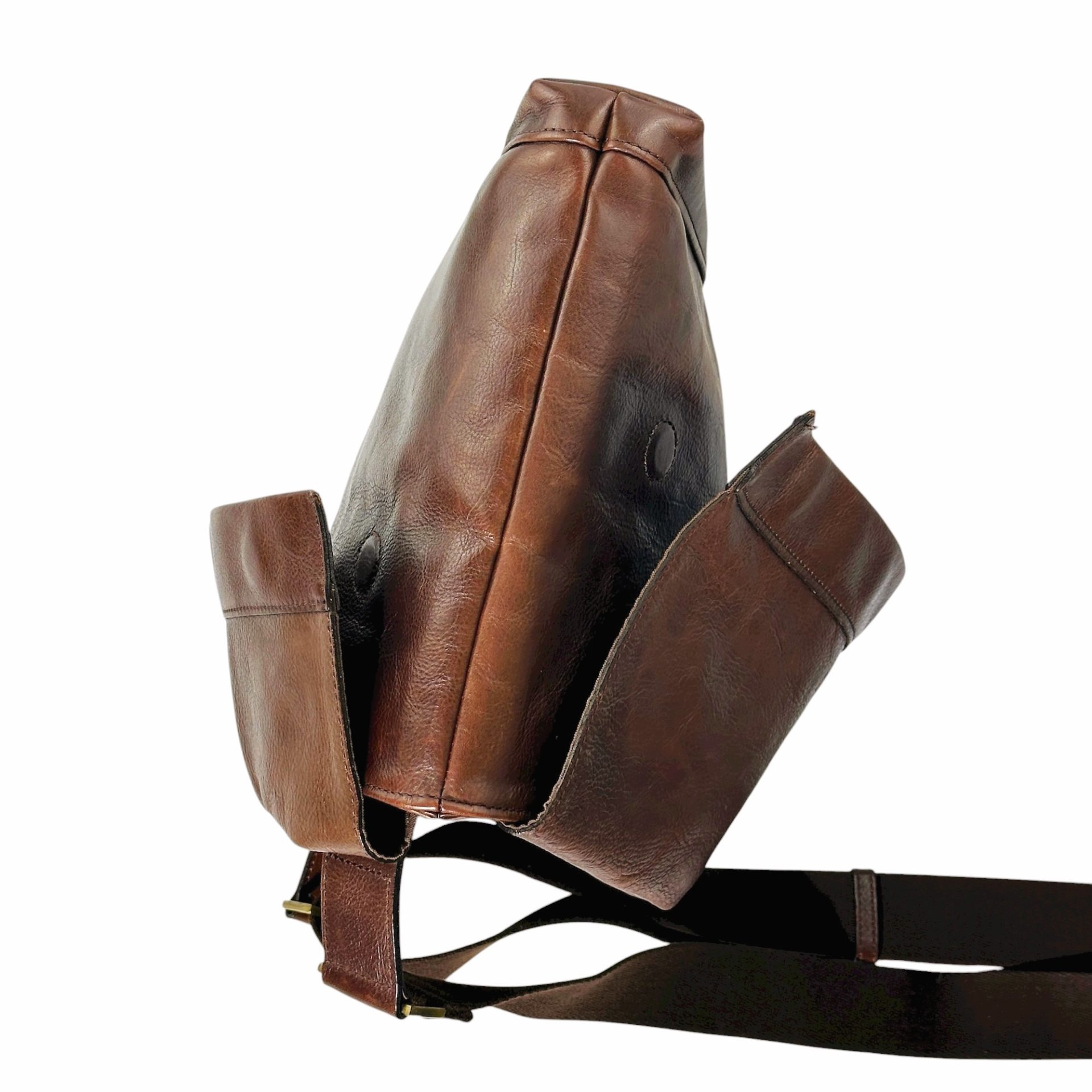 Burberry Triple Pocket Leather Crossbody Bag - Image 4