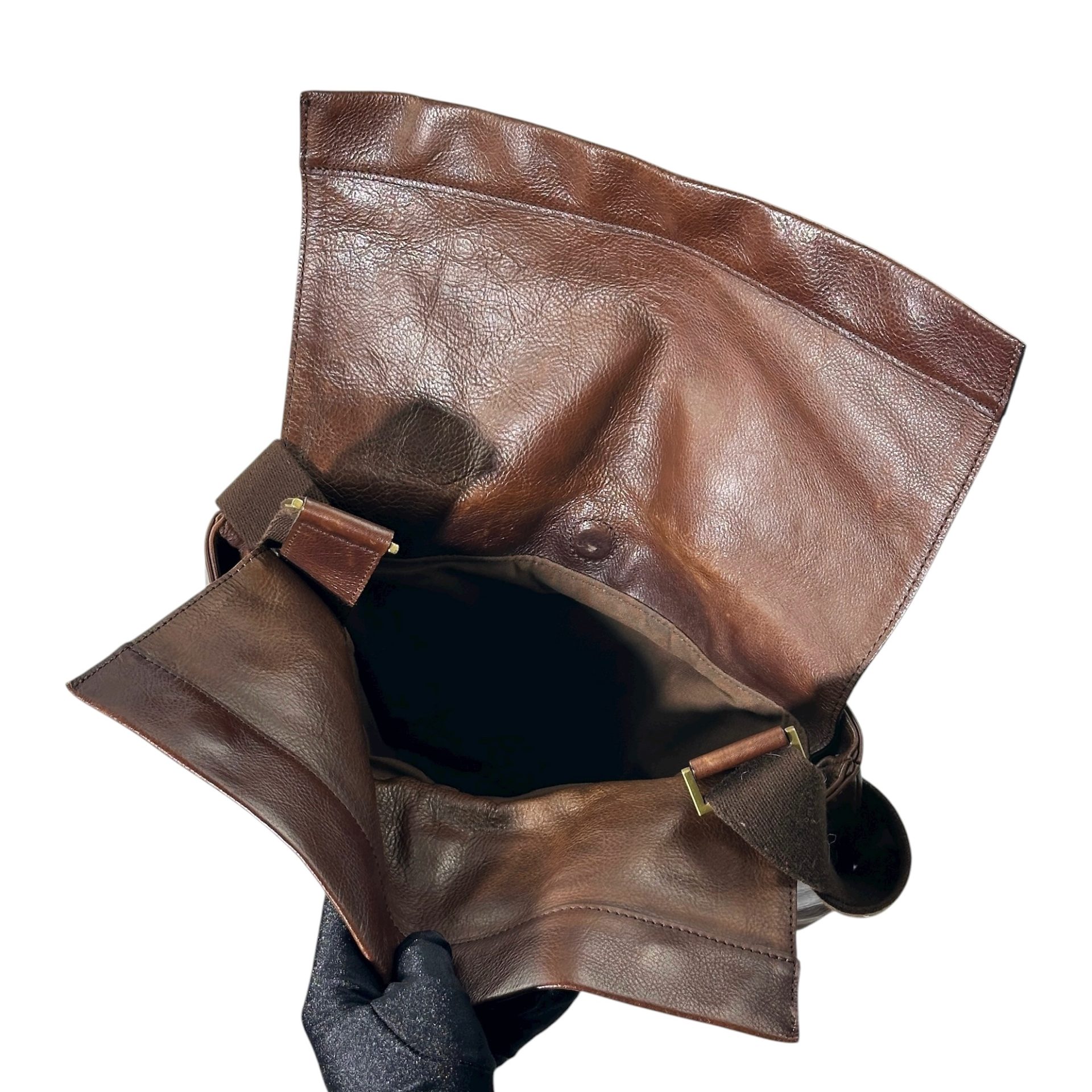 Burberry Triple Pocket Leather Crossbody Bag - Image 9